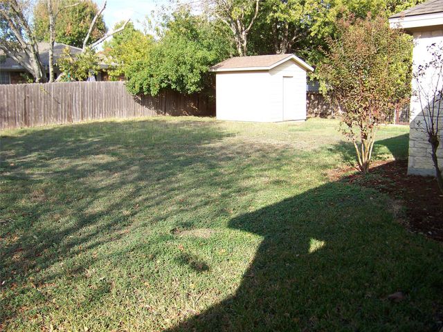 1400 T H Johnson DR, Taylor, TX 76574