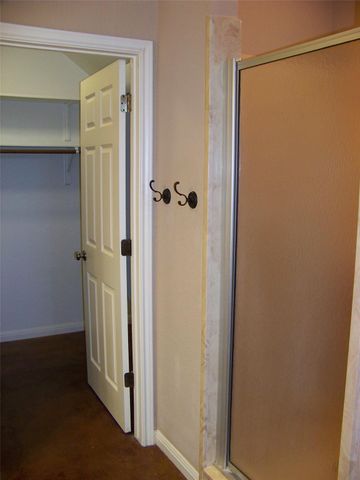 1400 T H Johnson DR, Taylor, TX 76574