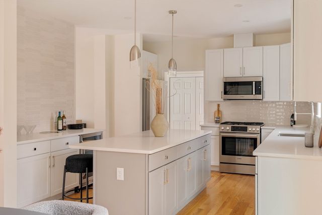 391 Sprague St, Dedham, MA 02026