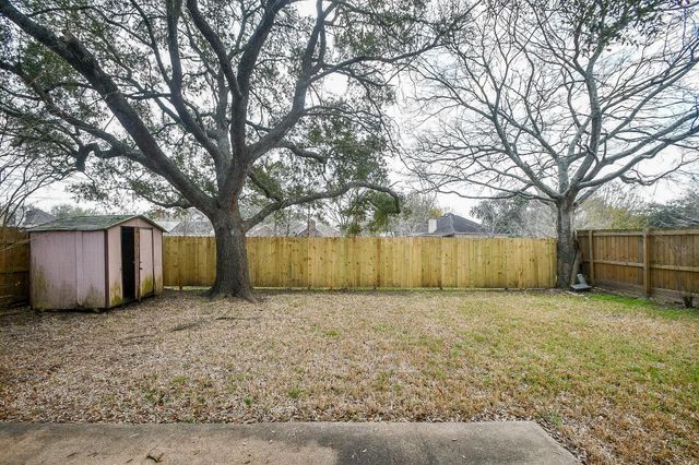 7002 Redwood Falls Drive, Pasadena, TX 77505