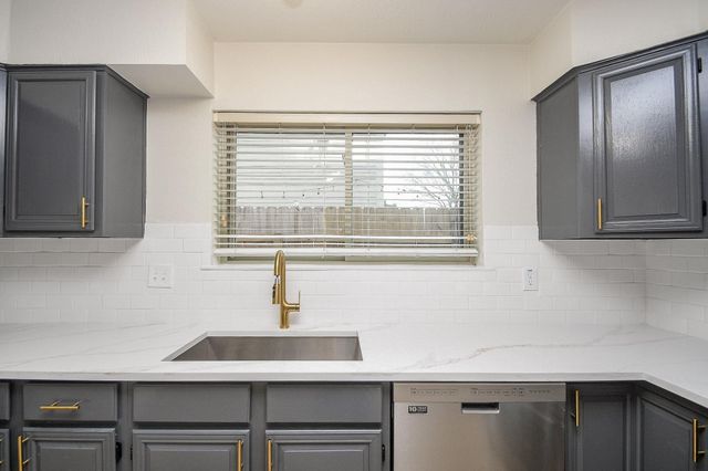 7002 Redwood Falls Drive, Pasadena, TX 77505