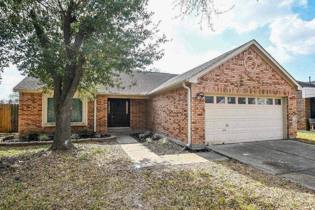 7002 Redwood Falls Drive, Pasadena, TX 77505