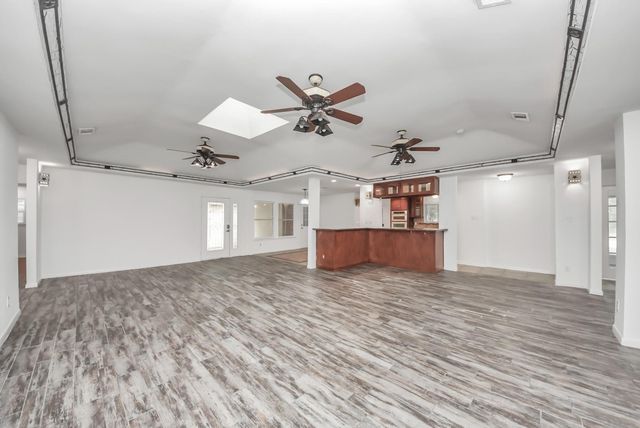 8227 Ivan Reid Drive, Houston, TX 77040