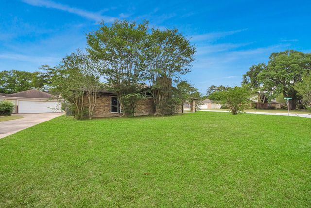 8227 Ivan Reid Drive, Houston, TX 77040