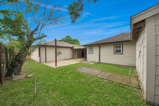 8227 Ivan Reid Drive, Houston, TX 77040