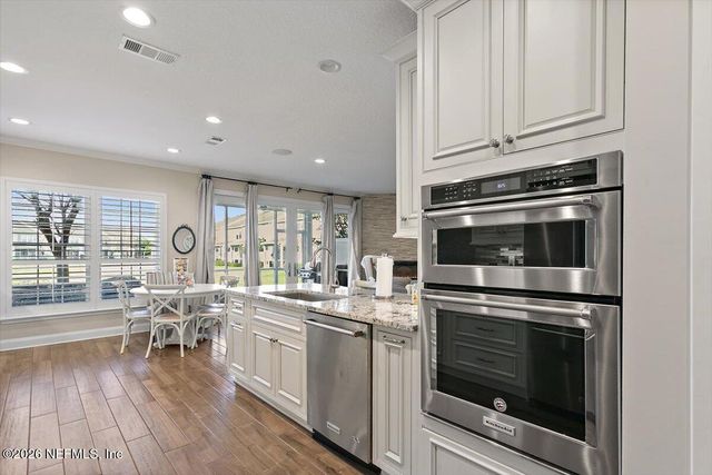 11036 CASTLEMAIN Circle E, Jacksonville, FL 32256