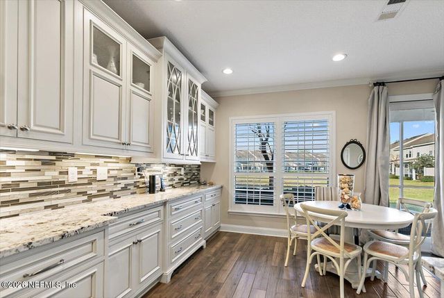 11036 CASTLEMAIN Circle E, Jacksonville, FL 32256