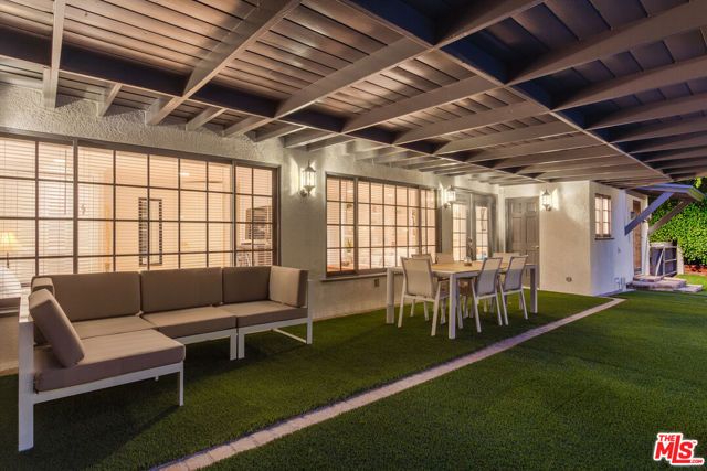 1526 San Vicente Boulevard, Santa Monica, CA 90402