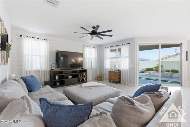 4198 W DAYFLOWER Drive, San Tan Valley, AZ 85144