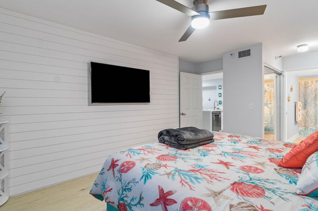 140 Yacht Club Way 107, Hypoluxo, FL 33462