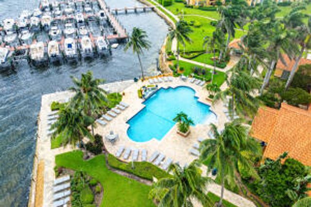 140 Yacht Club Way 107, Hypoluxo, FL 33462