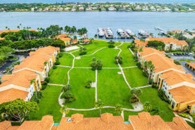 140 Yacht Club Way 107, Hypoluxo, FL 33462