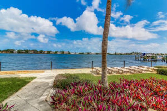 140 Yacht Club Way 107, Hypoluxo, FL 33462