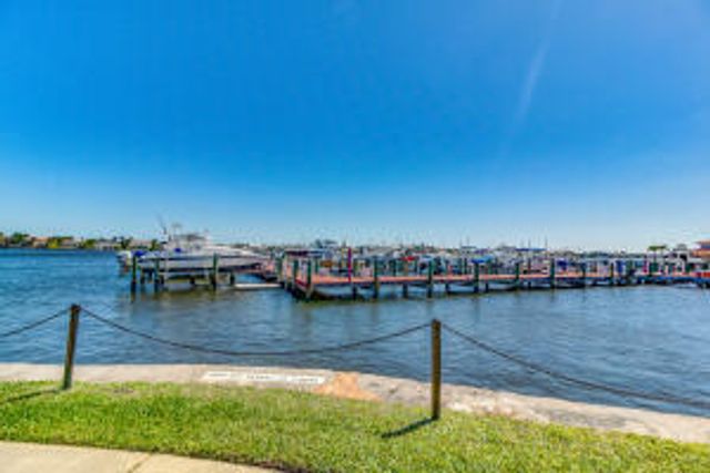 140 Yacht Club Way 107, Hypoluxo, FL 33462