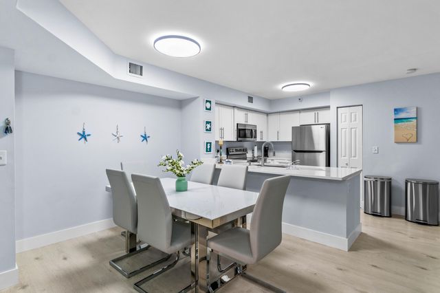 140 Yacht Club Way 107, Hypoluxo, FL 33462