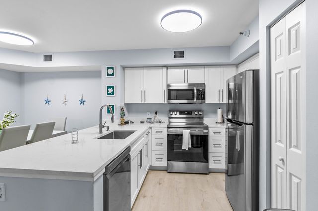 140 Yacht Club Way 107, Hypoluxo, FL 33462