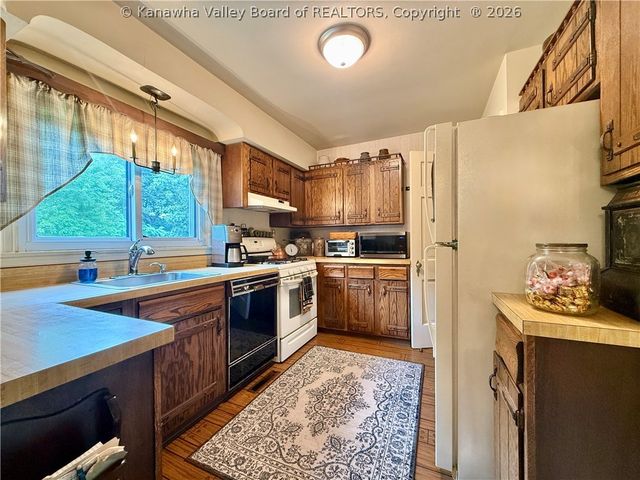319 Mount View Drive, Charleston, WV 25314