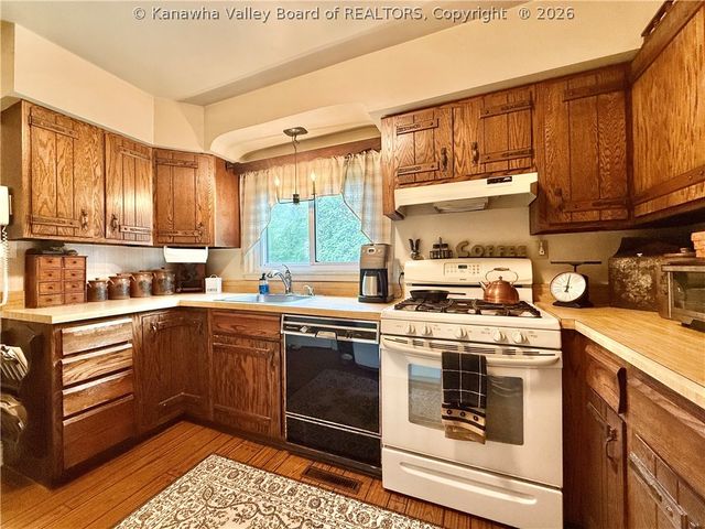 319 Mount View Drive, Charleston, WV 25314