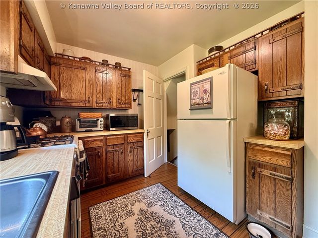 319 Mount View Drive, Charleston, WV 25314