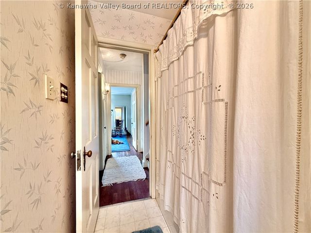 319 Mount View Drive, Charleston, WV 25314