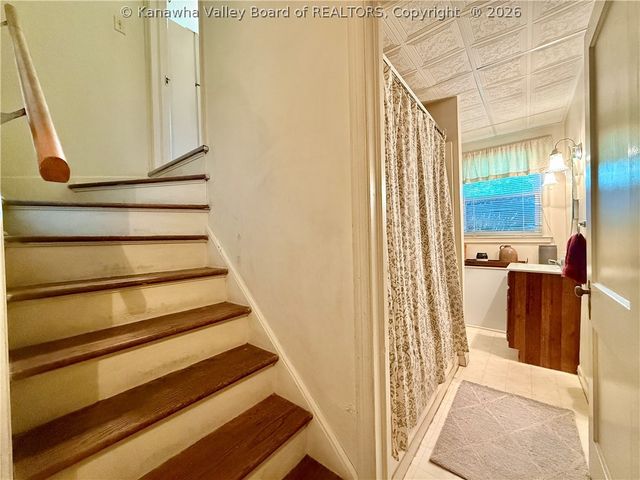 319 Mount View Drive, Charleston, WV 25314