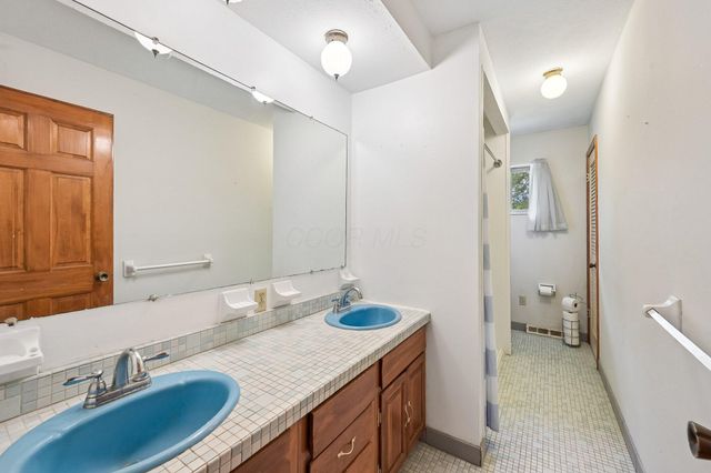 9462 Alkire Road, Grove City, OH 43123