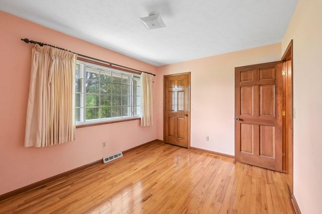 9462 Alkire Road, Grove City, OH 43123