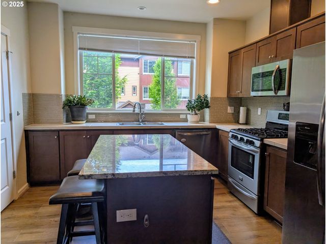 188 Ne 79TH Ave, Hillsboro, OR 97006