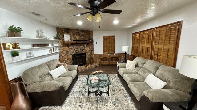 318 Baletka Boulevard, Livingston, TX 77351