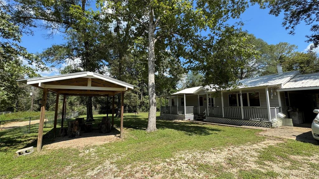 318 Baletka Boulevard, Livingston, TX 77351