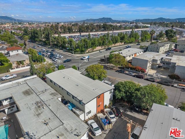 7601 Whitsett Avenue, North Hollywood, CA 91605