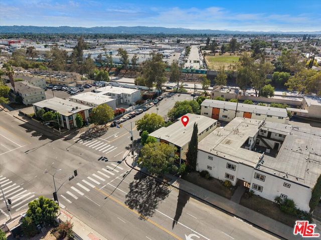 7601 Whitsett Avenue, North Hollywood, CA 91605
