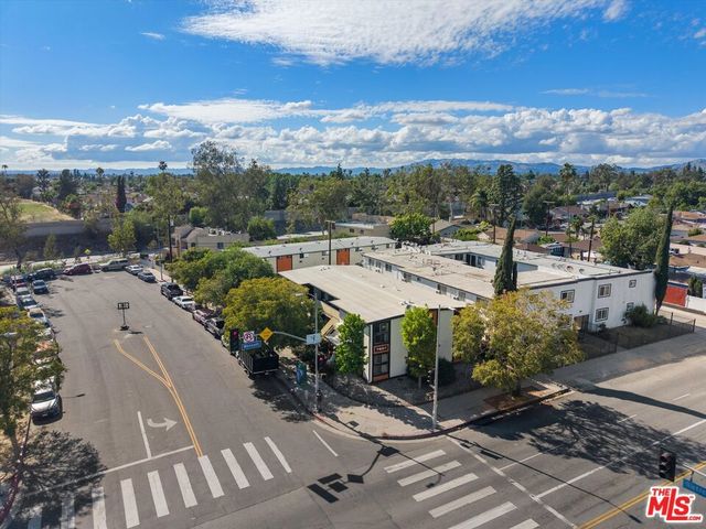 7601 Whitsett Avenue, North Hollywood, CA 91605
