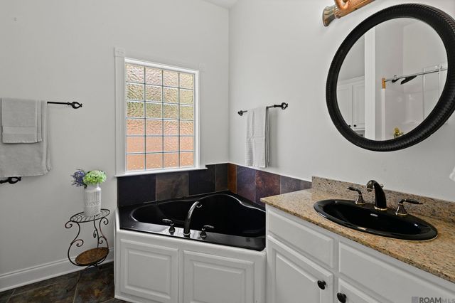 2817 Laurel Estates Ct, Baton Rouge, LA 70820