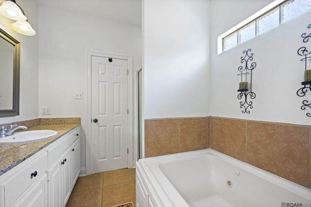 2817 Laurel Estates Ct, Baton Rouge, LA 70820