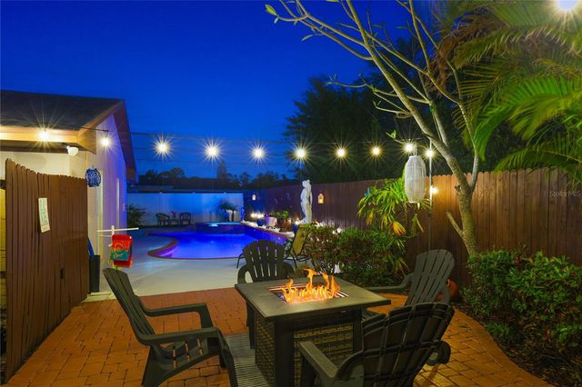 8233 FOREST CIRCLE, Seminole, FL 33776