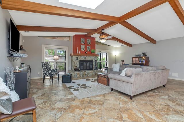 8233 FOREST CIRCLE, Seminole, FL 33776