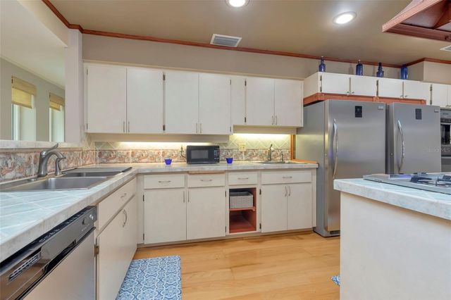 8233 FOREST CIRCLE, Seminole, FL 33776