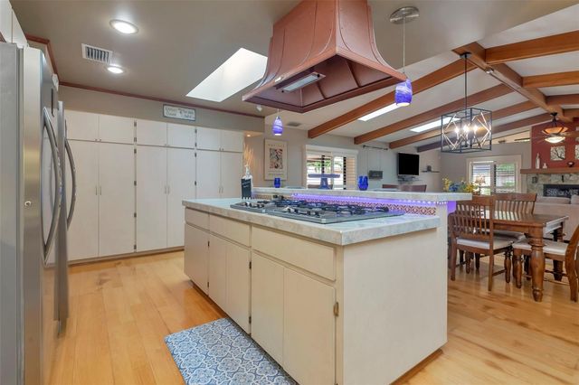 8233 FOREST CIRCLE, Seminole, FL 33776