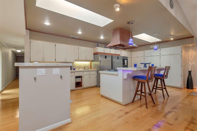 8233 FOREST CIRCLE, Seminole, FL 33776