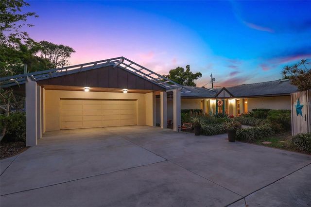 8233 FOREST CIRCLE, Seminole, FL 33776