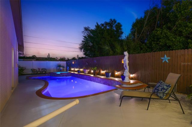 8233 FOREST CIRCLE, Seminole, FL 33776