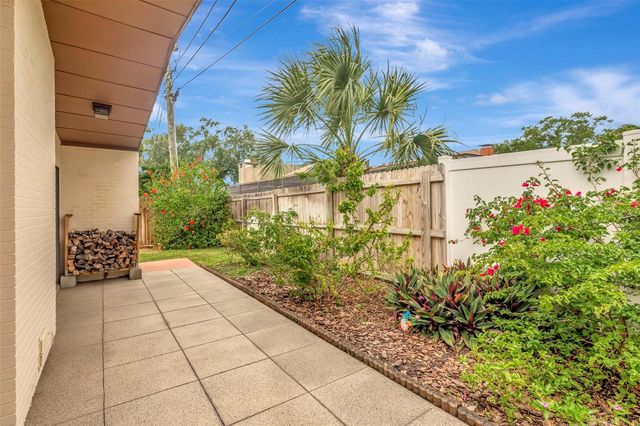 8233 FOREST CIRCLE, Seminole, FL 33776