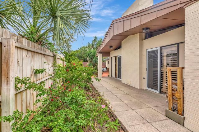 8233 FOREST CIRCLE, Seminole, FL 33776