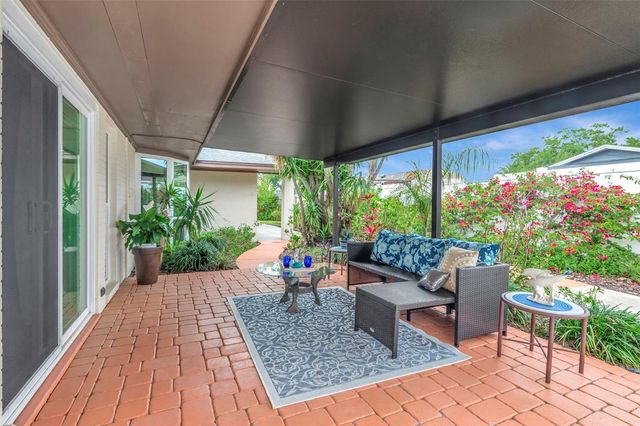 8233 FOREST CIRCLE, Seminole, FL 33776