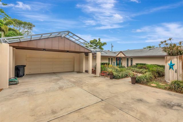 8233 FOREST CIRCLE, Seminole, FL 33776