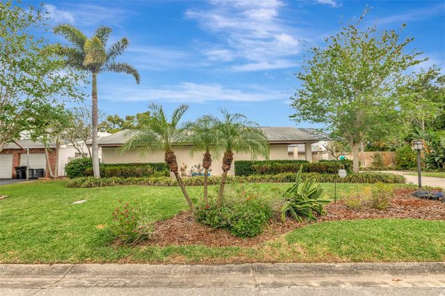 8233 FOREST CIRCLE, Seminole, FL 33776