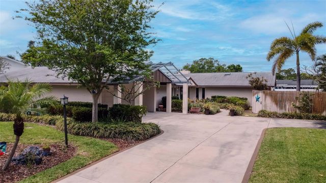 8233 FOREST CIRCLE, Seminole, FL 33776