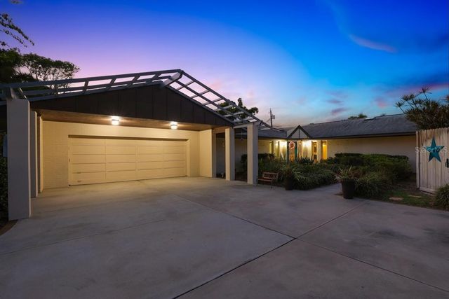 8233 FOREST CIRCLE, Seminole, FL 33776