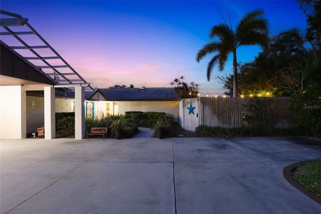 8233 FOREST CIRCLE, Seminole, FL 33776